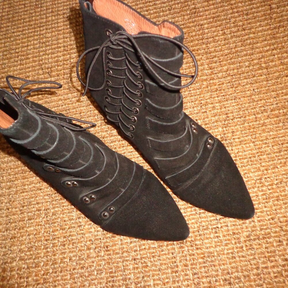 NWT Jeffrey Campbell Serpico Suede Ankle Booties 6M Black Back Zip Closure - Picture 1 of 16